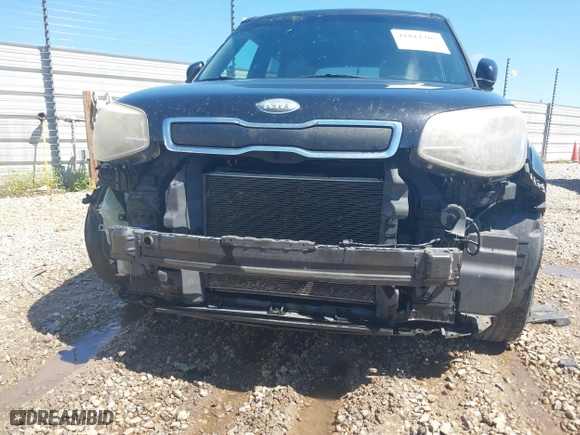 2014 Kia Soul with VIN KNDJN2A21E7011704, listed as a IAAI auction lot 41811365 with 162,252 mi miles. Bid and sale history available at carsss.com. Image 6.