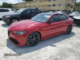 2018 Alfa Romeo Giulia z VIN ZARFAEBN6J7597215, wystawiony jako Copart lot #53338845 z przebiegiem 55 130 mil mil oraz Szkody całkowita. Historia ofert i sprzedaży dostępna na DreamBid. Obrazek 1.