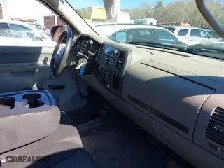 2013 GMC Sierra 2500HD Work Truck with VIN 1GT02ZCG9DZ247493, listed as a IAAI auction lot 41595476 with 1 mi miles. Bid and sale history available at carsss.com. Image 5.