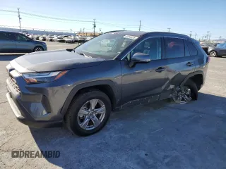 2022 Toyota RAV4 XLE with VIN 2T3W1RFV8NW206412, listed as a Copart auction lot 42016035 with 63,808 mi miles and Salvage Title. Bid and sale history available at carsss.com. Image 1.
