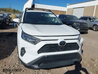 2019 Toyota RAV4 XLE with VIN 2T3W1RFV8KW031560, listed as a IAAI auction lot 40842107 with 111,168 mi miles. Bid and sale history available at carsss.com. Image 13.