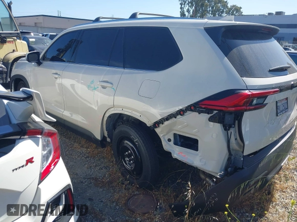 2024 Toyota Highlander XLE with VIN 5TDAAAA59RS007427, listed as a IAAI auction lot 42272224 with 14,260 mi miles and . Bid and sale history available at DreamBid. Image 3.