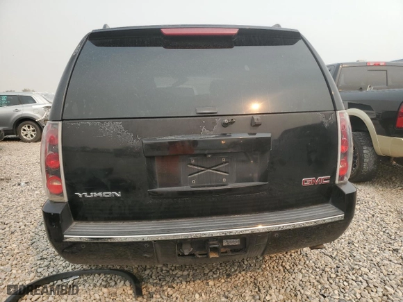 2007 GMC Yukon Denali with VIN 1GKFK63847J299770, listed as a Copart auction lot 71039214 with 195,448 mi miles and Salvage Title. Bid and sale history available at carsss.com. Image 6.