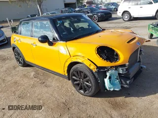 2015 MINI Hardtop 4 Door S z VIN WMWXU3C51F2B57061, wystawiony jako IAAI lot #41691431 z przebiegiem 66 406 mil mil oraz . Historia ofert i sprzedaży dostępna na DreamBid. Obrazek 1.