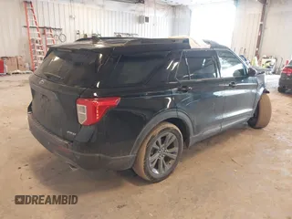 2022 Ford Explorer XLT with VIN 1FMSK8DH8NGB51521, listed as a IAAI auction lot 41683631 with 24,405 mi miles. Bid and sale history available at carsss.com. Image 4.