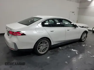 2024 BMW 5 Series 530i xDrive with VIN WBA53FJ01RCS54209, listed as a Copart auction lot 45483045 with 17,978 mi miles and Clean Title. Bid and sale history available at carsss.com. Image 3.