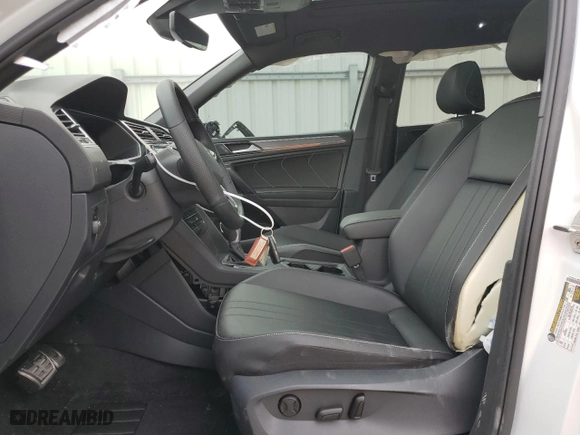 2022 Volkswagen Tiguan SE R-Line Black with VIN 3VVCB7AX4NM157094, listed as a Copart auction lot 43133995 with 17,124 mi miles and Salvage Title. Bid and sale history available at carsss.com. Image 7.