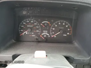 1993 Geo Tracker z VIN 2CNBJ18UXP6921660, wystawiony jako Copart lot #58027275 z przebiegiem 64 349 mil mil oraz Tytuł czysty. Historia ofert i sprzedaży dostępna na DreamBid. Obrazek 9.