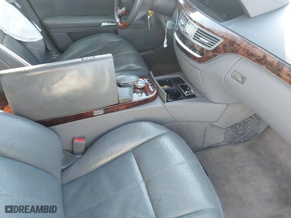 2008 Mercedes-Benz S-Class 5.5L V8 with VIN WDDNG71X38A207385, listed as a IAAI auction lot 41672979 with 140,345 mi miles. Bid and sale history available at carsss.com. Image 5.