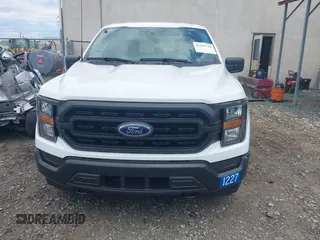 2023 Ford F-150 XL z VIN 1FTFX1E87PKF79125, wystawiony jako IAAI lot #42285716 z przebiegiem 13 347 mil mil oraz . Historia ofert i sprzedaży dostępna na DreamBid. Obrazek 13.