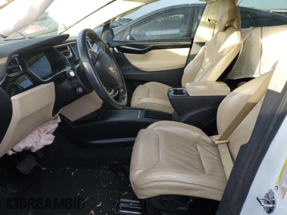 2016 Tesla Model X 70D z VIN 5YJXCBE25GF016928, wystawiony jako Copart lot #83615564 z przebiegiem Nie podano mil oraz Szkoda całkowita • Salvage title. Historia ofert i sprzedaży dostępna na DreamBid. Obrazek 7.