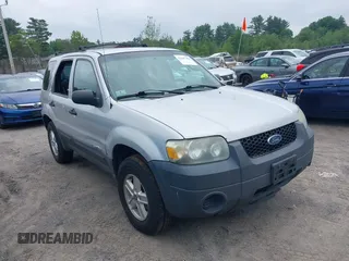 2005 Ford Escape XLS Value с VIN 1FMYU92Z35KC10851, выставлен на аукционе IAAI как лот 42447402 с пробегом 276 934 миль миль и . История ставок и продаж доступна на DreamBid. Изображение 1.