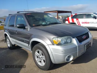2006 Ford Escape Hybrid with VIN 1FMCU96H76KA56562, listed as a IAAI auction lot 42096713 with 148,963 mi miles. Bid and sale history available at carsss.com. Image 1.