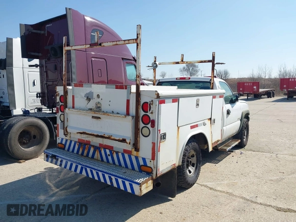 2007 Chevrolet Silverado 1500 with VIN 1GBHC34UX7E160025, listed as a IAAI auction lot 41748465 with 182,399 mi miles and . Bid and sale history available at DreamBid. Image 4.
