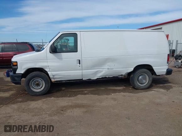 2008 Ford Econoline Cargo Commercial z VIN 1FTNE24L48DB49555, wystawiony jako IAAI lot #41847864 z przebiegiem 150 467 mil mil oraz . Historia ofert i sprzedaży dostępna na DreamBid. Obrazek 14.