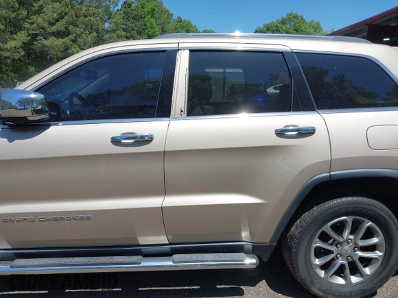 2015 Jeep Grand Cherokee Limited with VIN 1C4RJFBG2FC643264, listed as a IAAI auction lot 42151555 with 116,797 mi miles. Bid and sale history available at carsss.com. Image 14.