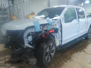 2023 Ford F-150 Lightning Pro с VIN 1FT6W1EV6PWG14545, выставлен на аукционе IAAI как лот 42065698 с пробегом 18 882 миль миль и . История ставок и продаж доступна на DreamBid. Изображение 6.