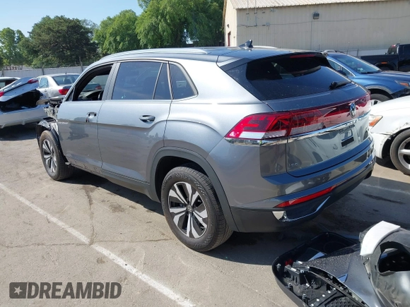 2024 Volkswagen Atlas SE z VIN 1V2LE2CA5RC225216, wystawiony jako IAAI lot #42156315 z przebiegiem 29 742 mil mil oraz . Historia ofert i sprzedaży dostępna na DreamBid. Obrazek 3.