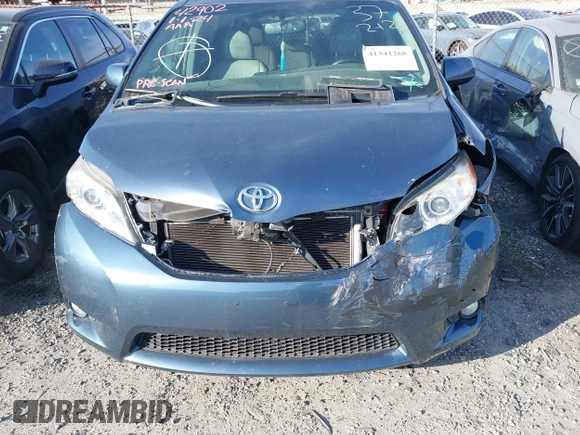 2016 Toyota Sienna XLE with VIN 5TDYK3DC8GS720852, listed as a IAAI auction lot 41341268 with 119,927 mi miles. Bid and sale history available at carsss.com. Image 13.