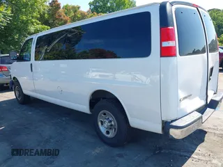 2018 Chevrolet Express Passenger LT z VIN 1GAZGPFG2J1332171, wystawiony jako IAAI lot #39459519 z przebiegiem 71 541 mil mil oraz . Historia ofert i sprzedaży dostępna na DreamBid. Obrazek 3.