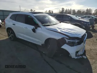 2019 Volvo XC60 R-Design z VIN LYVA22RM8KB230942, wystawiony jako Copart lot #81098054 z przebiegiem Nie podano mil oraz Szkoda całkowita • Salvage title. Historia ofert i sprzedaży dostępna na DreamBid. Obrazek 4.