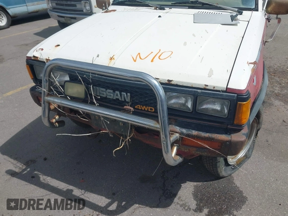 1984 Datsun 720 z VIN JN6ND06Y5EW020107, wystawiony jako IAAI lot #42281402 z przebiegiem 224 687 mil mil oraz . Historia ofert i sprzedaży dostępna na DreamBid. Obrazek 6.