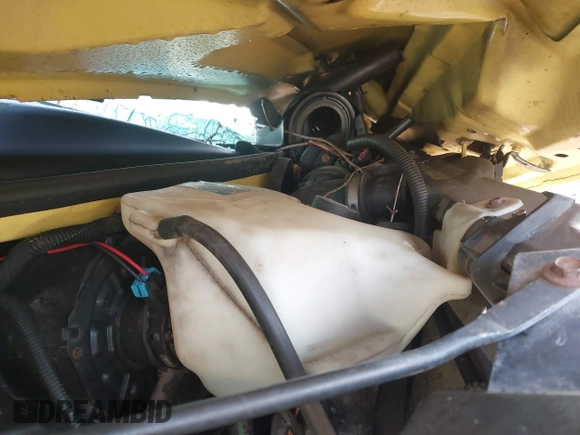 2005 Chevrolet Express Cargo with VIN 1GCHG39U151209822, listed as a IAAI auction lot 41889072 with Not provided miles and . Bid and sale history available at DreamBid. Image 10.