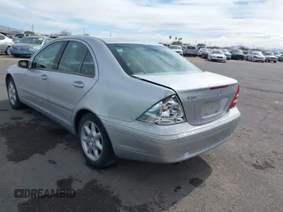 2003 Mercedes-Benz C 320 с VIN WDBRF64J03F376239, выставлен на аукционе IAAI как лот 41571617 с пробегом 138 303 миль миль и . История ставок и продаж доступна на DreamBid. Изображение 6.