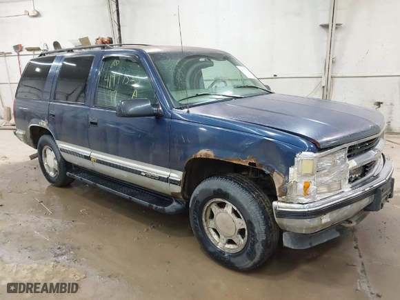 1997 Chevrolet Tahoe with VIN 1GNEK13RXVJ386600, listed as a IAAI auction lot 41917523 with 286,395 mi miles. Bid and sale history available at carsss.com. Image 1.