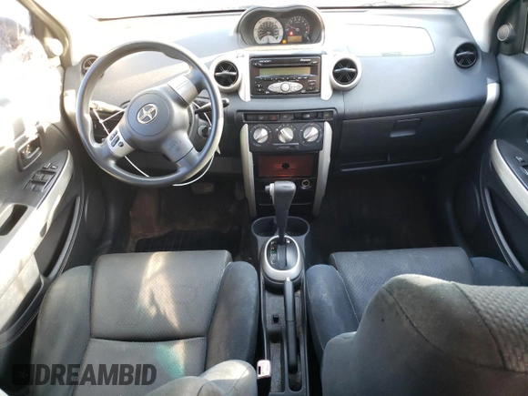 2006 Scion xA z VIN JTKKT624160164331, wystawiony jako Copart lot #62902714 z przebiegiem 188 447 mil mil oraz Szkody całkowita. Historia ofert i sprzedaży dostępna na DreamBid. Obrazek 8.