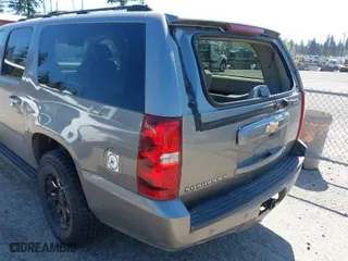 2007 Chevrolet Suburban LTZ with VIN 1GNFK16327J171386, listed as a IAAI auction lot 42035892 with 1 mi miles. Bid and sale history available at carsss.com. Image 6.
