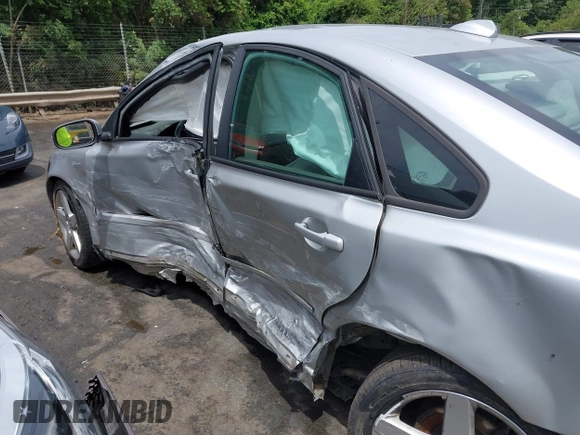 2008 Volvo S40 2.4L с VIN YV1MS382982384776, выставлен на аукционе IAAI как лот 42309949 с пробегом 215 744 миль миль и . История ставок и продаж доступна на DreamBid. Изображение 14.