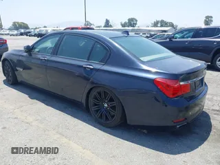 2010 BMW 7 Series 750Li z VIN WBAKB8C50ACY63208, wystawiony jako IAAI lot #42606209 z przebiegiem 120 802 mil mil oraz . Historia ofert i sprzedaży dostępna na DreamBid. Obrazek 3.