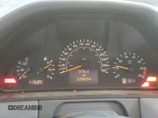 2000 Mercedes-Benz E-Class AWD with VIN WDBJF82G4YX027683, listed as a Copart auction lot 77146524 with 228,654 mi miles and Clean Title. Bid and sale history available at carsss.com. Image 9.