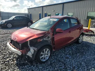 2014 Mazda 2 Touring z VIN JM1DE1LY2E0174783, wystawiony jako Copart lot #57564075 z przebiegiem 98 552 mil mil oraz Szkoda całkowita • Salvage title. Historia ofert i sprzedaży dostępna na DreamBid. Obrazek 1.