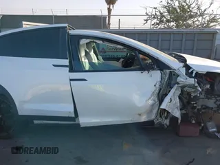2017 Tesla Model X 90D z VIN 5YJXCAE20HF041506, wystawiony jako IAAI lot #41246836 z przebiegiem Nie podano mil oraz . Historia ofert i sprzedaży dostępna na DreamBid. Obrazek 13.