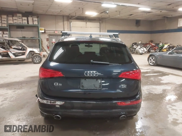 2014 Audi Q5 Premium Plus z VIN WA1CMAFP8EA053049, wystawiony jako IAAI lot #41625310 z przebiegiem 122 678 mil mil oraz . Historia ofert i sprzedaży dostępna na DreamBid. Obrazek 17.