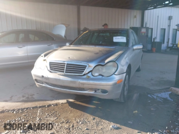 2003 Mercedes-Benz C 240 с VIN WDBRF61J53F422376, выставлен на аукционе IAAI как лот 42262562 с пробегом 167 003 миль миль и . История ставок и продаж доступна на DreamBid. Изображение 6.