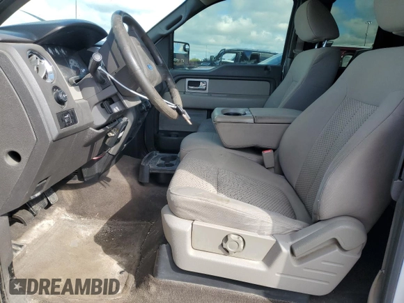 2010 Ford F-150 XL z VIN 1FTEX1E83AFB78831, wystawiony jako Copart lot #57885125 z przebiegiem 370 157 mil mil oraz Czysty tytuł • Clean title. Historia ofert i sprzedaży dostępna na DreamBid. Obrazek 7.