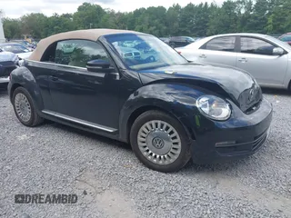 2014 Volkswagen Beetle 1.8T с VIN 3VW517AT2EM818920, выставлен на аукционе IAAI как лот 42733247 с пробегом 75 951 миль миль и . История ставок и продаж доступна на DreamBid. Изображение 1.