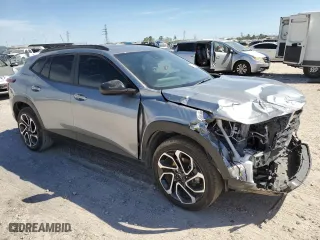 2025 Chevrolet Trax 2RS with VIN KL77LJEP1SC005739, listed as a Copart auction lot 49641885 with 5,800 mi miles and Salvage Title. Bid and sale history available at carsss.com. Image 4.