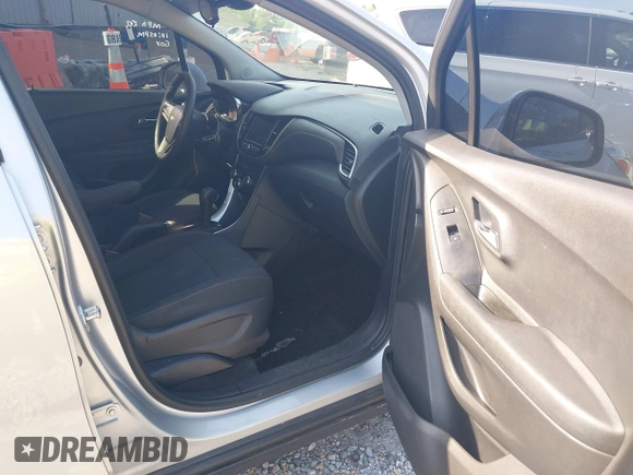 2020 Chevrolet Trax LS with VIN 3GNCJKSB8LL313882, listed as a IAAI auction lot 42030112 with 34,072 mi miles and . Bid and sale history available at DreamBid. Image 5.