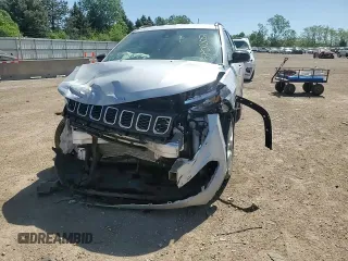 2025 Jeep Compass Latitude with VIN 3C4NJDBN7ST515618, listed as a Copart auction lot 57312805 with 670 mi miles and Salvage title. Bid and sale history available at DreamBid. Image 13.
