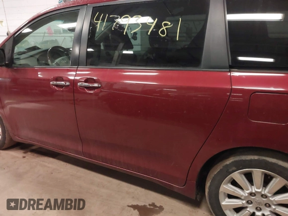 2011 Toyota Sienna XLE with VIN 5TDDK3DC6BS007004, listed as a IAAI auction lot 41793481 with 255,255 mi miles. Bid and sale history available at carsss.com. Image 15.
