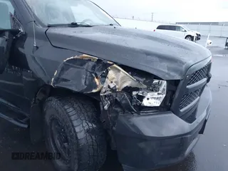 2018 Ram 1500 Express z VIN 1C6RR7FT4JS238082, wystawiony jako IAAI lot #41203915 z przebiegiem 85 863 mil mil oraz . Historia ofert i sprzedaży dostępna na DreamBid. Obrazek 6.