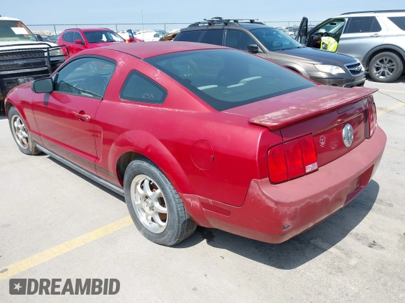 2008 Ford Mustang Deluxe with VIN 1ZVHT80N685119283, listed as a IAAI auction lot 41930262 with 93,445 mi miles and . Bid and sale history available at DreamBid. Image 3.