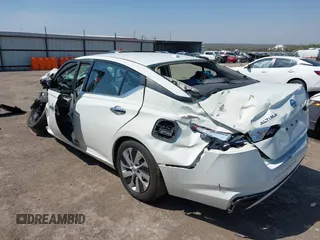 2020 Nissan Altima 2.5 S with VIN 1N4BL4BV7LN319960, listed as a IAAI auction lot 41977717 with 1 mi miles. Bid and sale history available at carsss.com. Image 3.