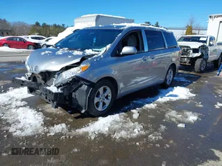 2017 Toyota Sienna LE Auto Access Seat with VIN 5TDKZ3DC1HS858686, listed as a IAAI auction lot 41632546 with 195,088 mi miles. Bid and sale history available at carsss.com. Image 18.