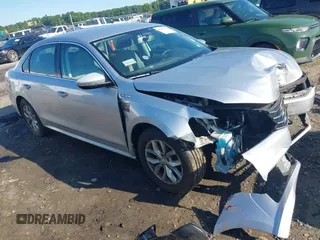 2017 Volkswagen Passat S z VIN 1VWAT7A30HC009964, wystawiony jako IAAI lot #42181146 z przebiegiem 118 855 mil mil oraz . Historia ofert i sprzedaży dostępna na DreamBid. Obrazek 1.