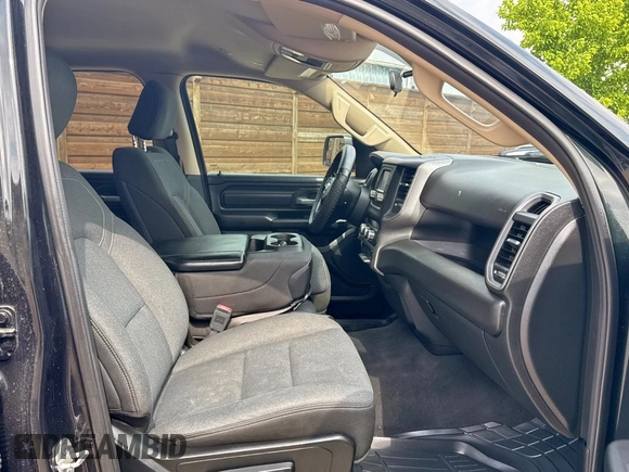 2019 Ram 1500 Tradesman z VIN 1C6SRFCT8KN585978, wystawiony jako Copart lot #58619235 z przebiegiem 112 470 mil mil oraz Czysty tytuł • Clean title. Historia ofert i sprzedaży dostępna na DreamBid. Obrazek 5.